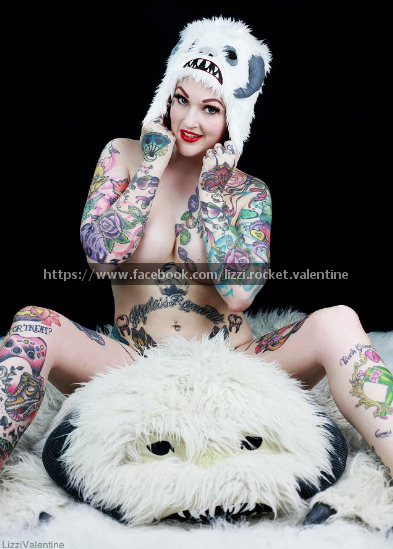  Lizzi Valentine 