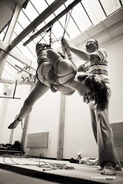 amaury-grisel-shibari:   Akira Naka et Gorgone  Workshop @ “La place des cordes” Paris Photo : Amaury Grisel 