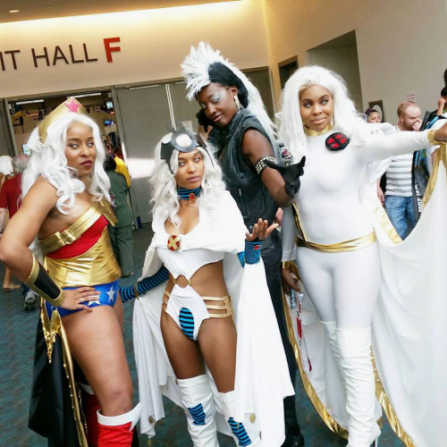 gailsimone: fuckyeahsavagesistas: STORMS (and Amazon) at San Diego ComicCon - 2015See more Chasing D