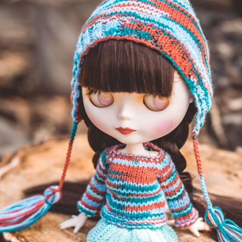  . . . #blythe #knittersofinstagram #blablablythe #etsyowner #dollstagram #dollsclothes #blythecloth