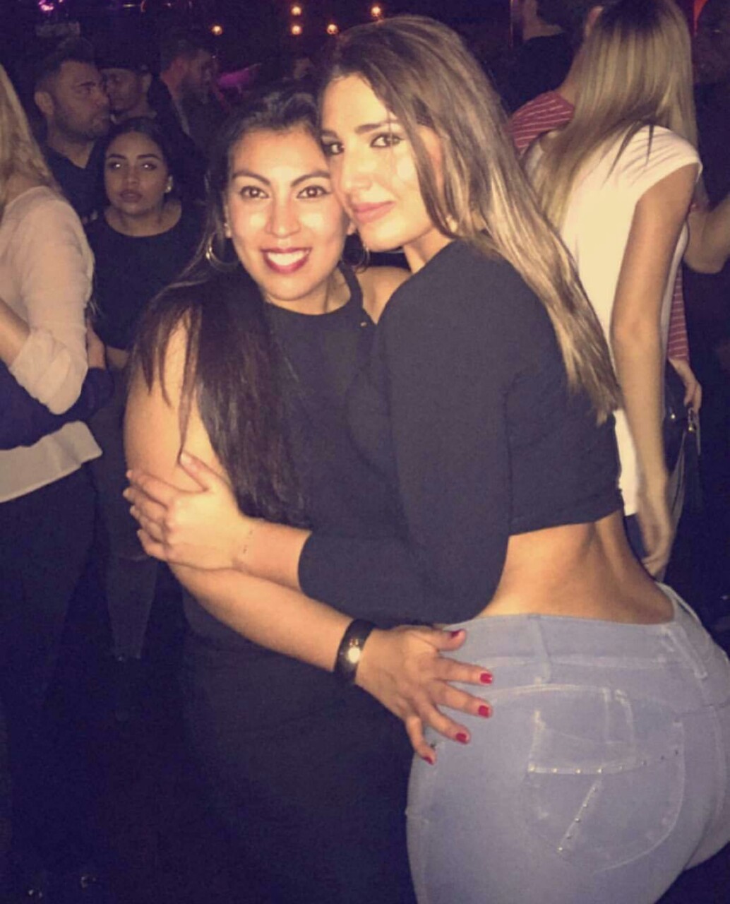 tightdenimgirls:  Massive