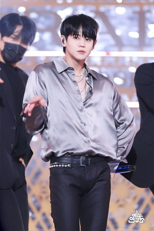 dailykoreanpop: [210925] Yoseob @ MBC Show! Music CoreCredit: MBC예능연구소 | Official Stage | Official F