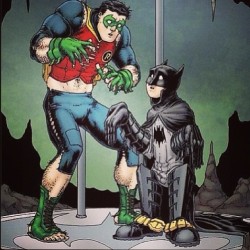 #batman #robin #brucewayne #damienwayne 