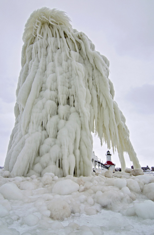 likeafieldmouse:  Tom Gill - Frozen Lighthouses on Lake Michigan (2013)