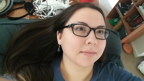Bit hard to see but I still love these beaded forget me not earrings. They keep Alaska closer to my heart 💜