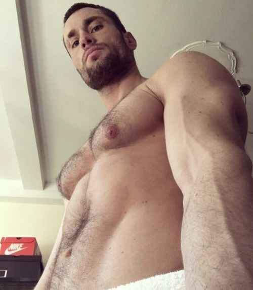 hotandsexymen:  http://instagram.com/staslandon