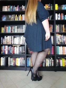 perfectly-punzel:Fishnets & Fiction