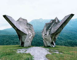 likeafieldmouse:  Jan Kempenaers - Spomenik: The End of HIstory (2006-9) There are hundreds of these spomeniks (monuments) scattered throughout villages and rural landscapes in the former Yugoslavia. “Le Corbusier’s concept of ‘radiant city’