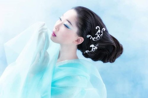 Atelier Hanae hairpins, beautifully modeled by Shizuki Mutsumi