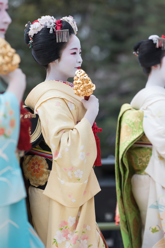geimei:  April 2017: Maiko Fukutama (Shigemori Okiya) of Miyagawacho performing “Himesanja”