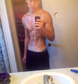 theater-kid-probs:  those-cute-boys:  randomjocks:  Zero body fat. Nice  Click Here for more cute boys  Unf 