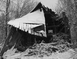 photographyissketch:Abandoned Barn in Snow