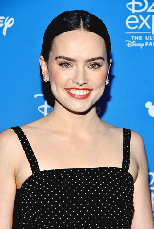 Daisy Ridley attending the D23 Expo (Aug 24, 2019)