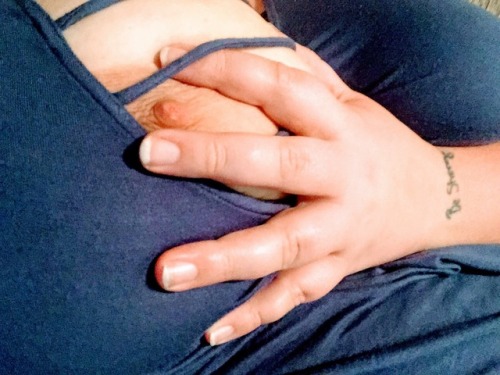 huge-boobs-babes:  I like my nails today