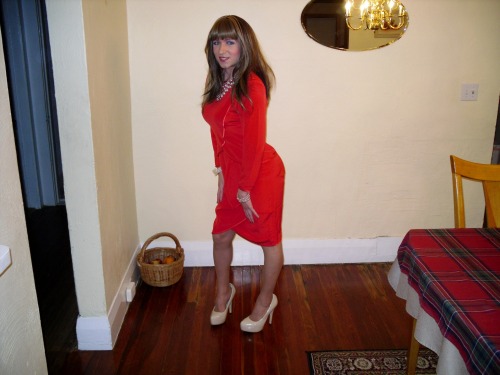 chanellenirok:  A vintage-conservative, red Saks Fifth Avenue dress, big pearl necklace, and tan pumps. A truly luxurious outfit. An evening out or an evening in, I’m Red-y ;)