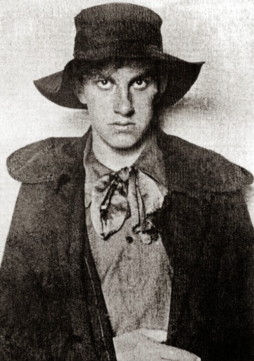 Vladimir Mayakovsky     c.1913