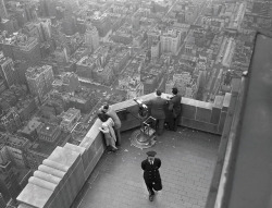 vintageeveryday:  Empire State Building, NYC, 1947.  