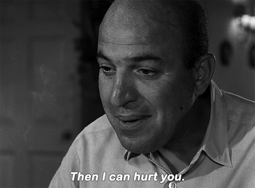 Sex horrorgifs:  THE TWILIGHT ZONE 05x06 | “Living pictures