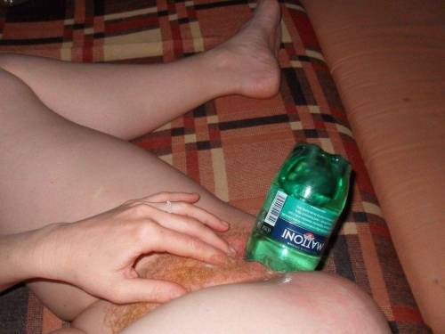 ditafist:  lovingbukkakefistinggaping:  Big Pussy Insertion Can & Bottle Fucking  Some insert is mine