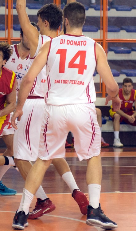 tightywhities4life: hellowhitebriefs:  basketball briefs  Coach switched the team to Tighty Whities 