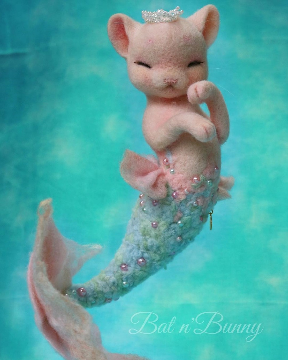 sosuperawesome:  Needle Felting by Bat n Bunny, on InstagramFollow So Super Awesome