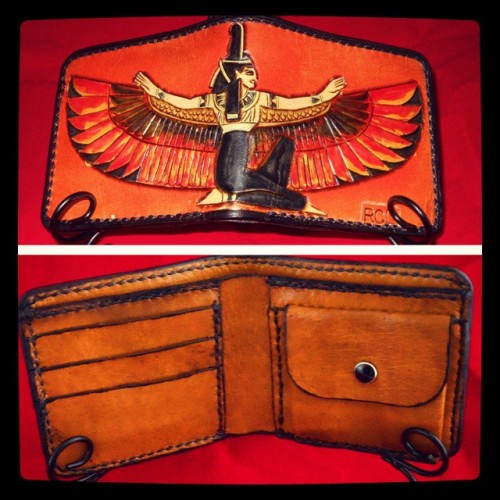 So I’d been meaning to make another one of these Isis wallets again, since the last/first one 