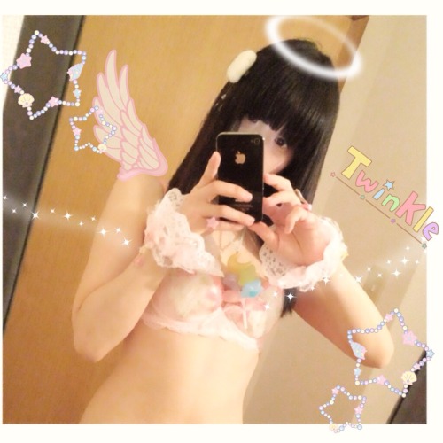 milmilkmilmilk: 最近Twitterにあげてんの 過去画像ばかし なかなかお写真撮れないんさ (´・ω・`) 明日おにゅーの姿見くるから 自撮りしたいなーっと |･ω･｀)ｺｯｼｮﾘ