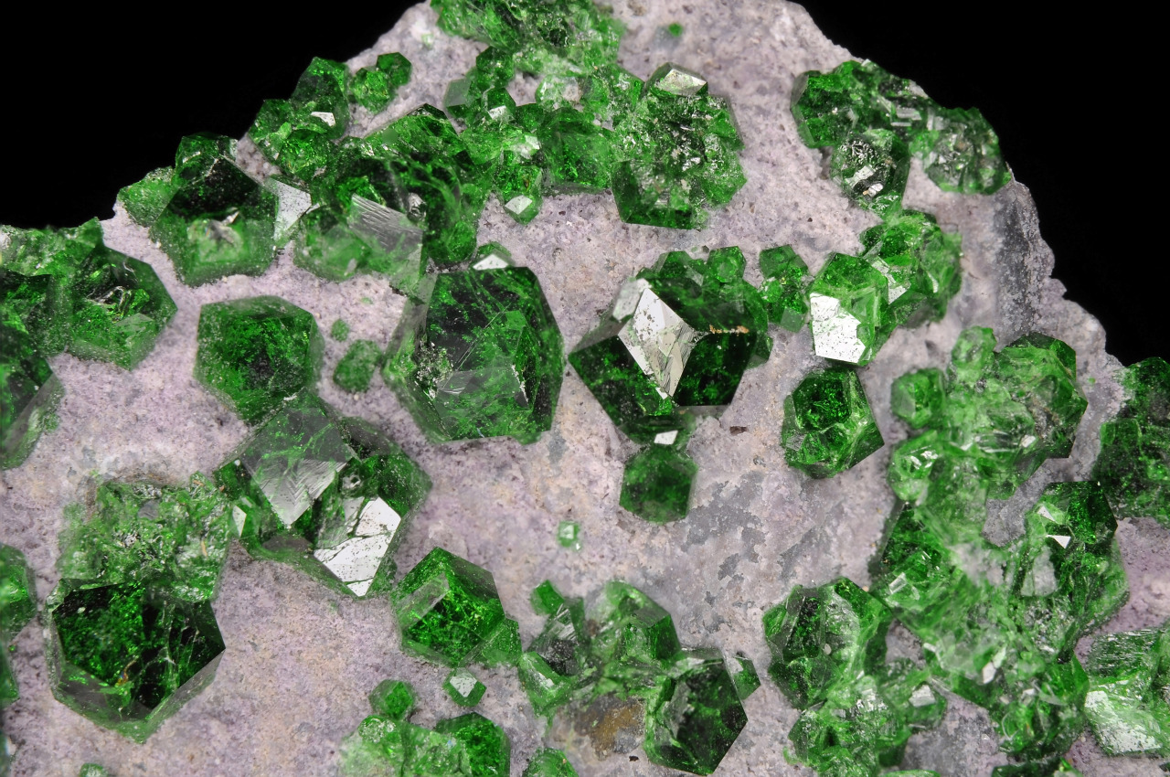 mineralists:  Uvarovite Garnets for ghost-net Sources: http://www.flickr.com/photos/fluor_doublet/, https://www.etsy.com/shop/TheRussianStone, https://www.etsy.com/shop/earthlightgems,