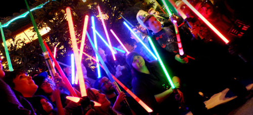 maichan808:Lightsaber Vigil for Carrie Fisher(Downtown Disney | 12.28.16)I was fortunate enough to b