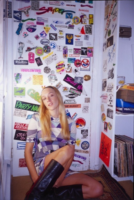 chickswithrecords:  &lsquo;stickers, records and legs&rsquo; with chloe sevigny.