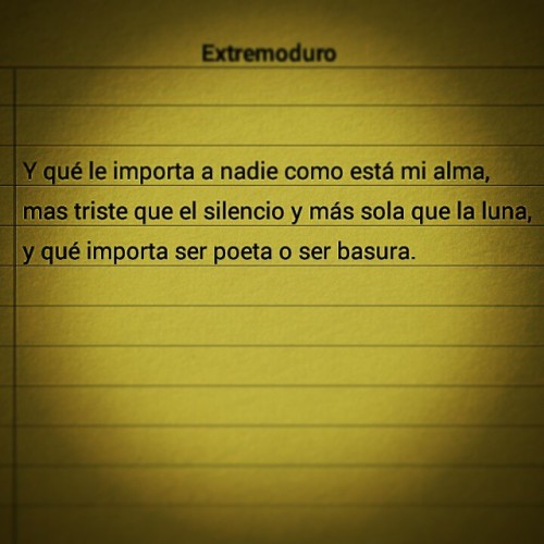 alejo17100:  Y qué le importa a nadie como está mi alma, mas triste que el silencio y más sola que la luna, y qué importa ser poeta o ser basura.  #extremoduro #robertoiniesta #robe #rock