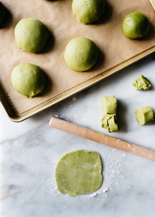 sweetoothgirl: Matcha Melon Pan (Japanese Sweet Bread Buns)