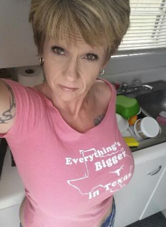ladiesoftexas2:  Hot little Texas milf.