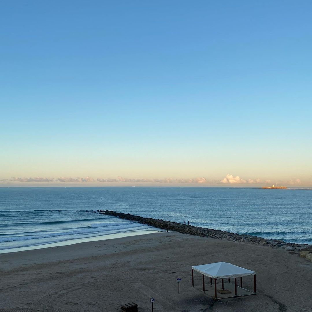 Cádiz despertando
.
.
.
.
#cadiz #playadecádiz #beach #atlanticocean #instaphoto #sea #nofilter (en Cadiz, Spain. Cádiz, España)
https://www.instagram.com/p/CGuMuhjhcx6/?igshid=qvknuon8yzr6