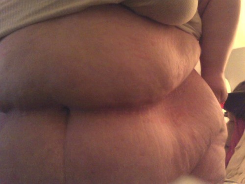 threesmorefun: morninqwood: My fat in all it’s stretchy glory. That is glorious