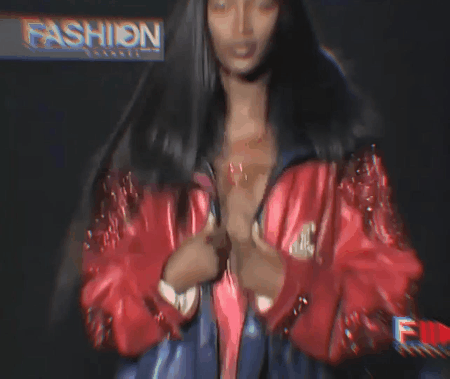 supremeputa:  fashionemerald: Naomi Campbell walking for Versace 1999   .