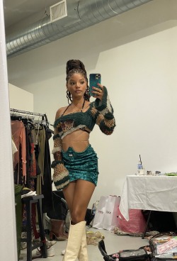 Sex pro-royalty:Halle Bailey  pictures