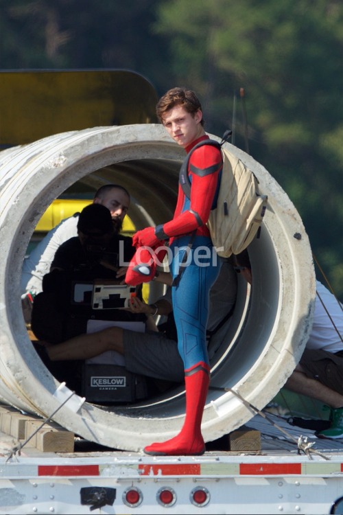 withgreatpowercomesgreatcomics:  Pics from the set of ‘Spider-Man: Homecoming’ 