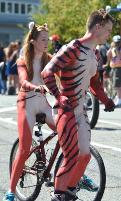 playanaturista:  ohnesans:  Fremont Summer Solstice Parade 2014 (7)  playanaturista