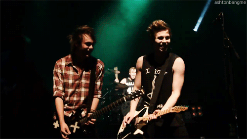 ashtonbangme-deactivated2015081:  x 