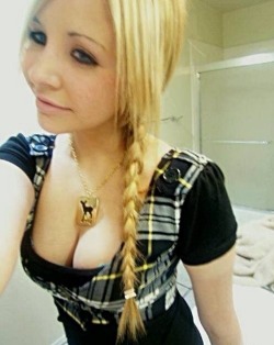 fanatic9988:  gina .. the cutest thing ever and deffinetly   jailbait !!! kik fanatic88