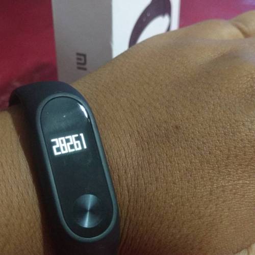 No meu primeiro dia com o #miband da @mi.brasil, registro de 28 mil passos 😱
Pra quem não conhece, o #miband é uma pulseira inteligente com função de pedômetro, leitor de batimentos cardíacos, contador de calorias gastas e contador de Km percorridos....