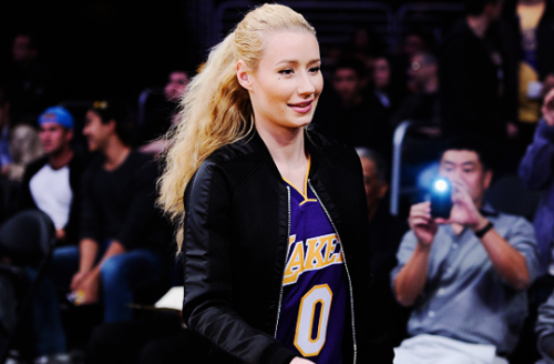 iggyazaleasource:November 28 - Iggy Azalea at the Lakers game in Los Angeles. Check more pictures on