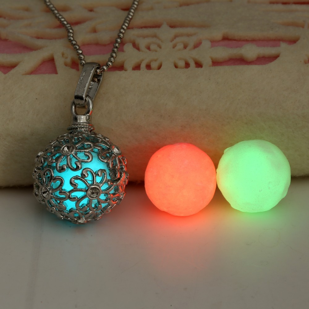 psych2go:  creepitreal666:  fairyoracle:  Glowing Luminous Beads Necklace:  001 //