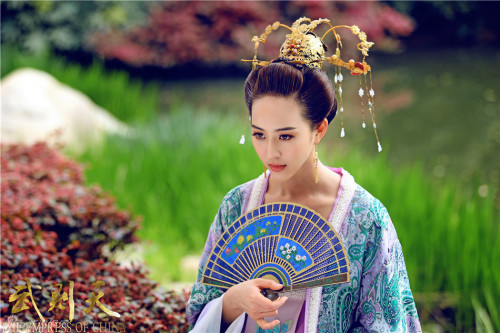 crushalltheraspberries: glorious costumes from the upcoming The Empress of China