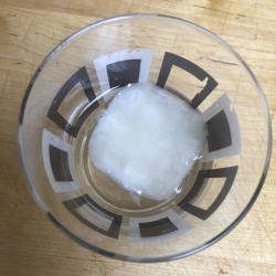 lostsexpuppy:  You know a man really cares about you when he spikes your drink with cum-cubes 💗💜💗  Oh my god. Adding this to my mental sexual bucket list!