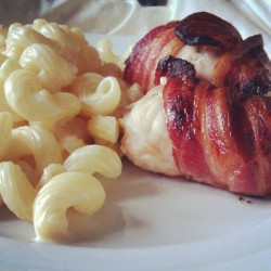 tonkswyrda:  Chicken stuffed with cream cheese,