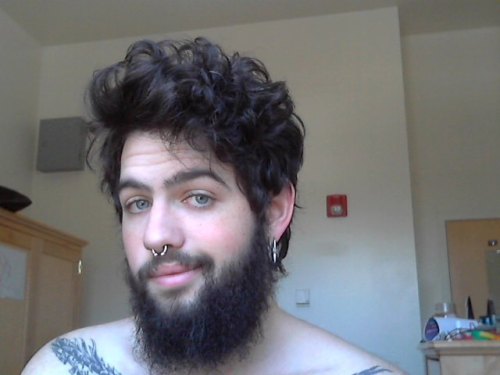 beard-and-piercings:  Good morning tumblr ^_^ How’re y’all doing?  I just wanna run my hands through his hair & grab onto his beard. -fms