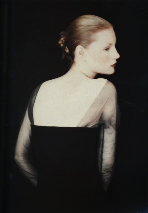 madamedevereshideaway: The lady in black Photo of Kirsten Owen by Paolo Roversi for Romeo 