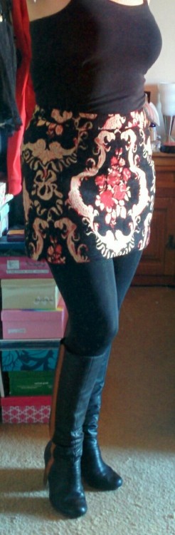 What a Stunning lil bum you have Madam…great choice of outfit too!